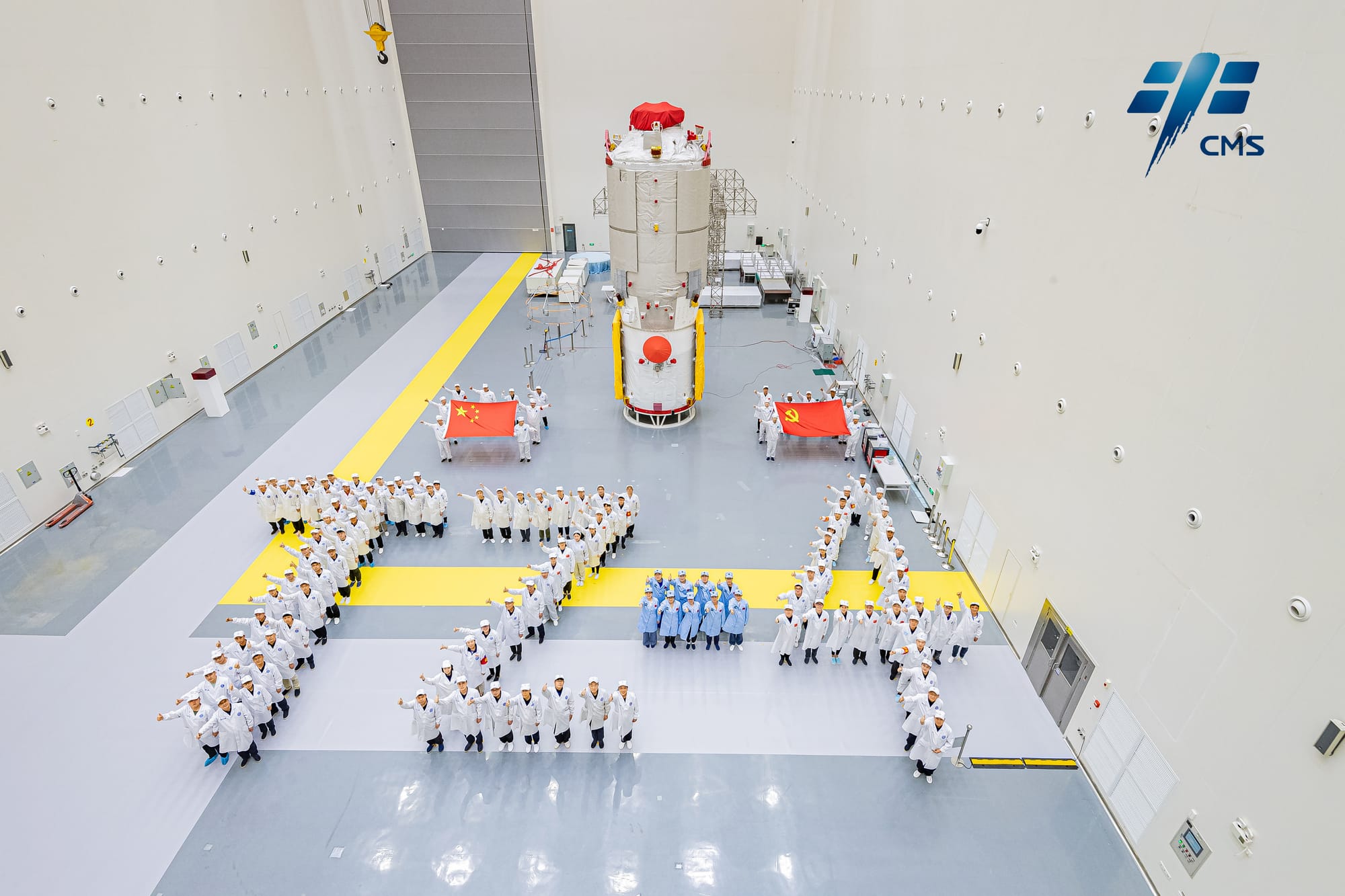 Tianzhou-4 and teams of engineers prior to integration onto a Long March 7 rocket. ©China Manned Space Agency