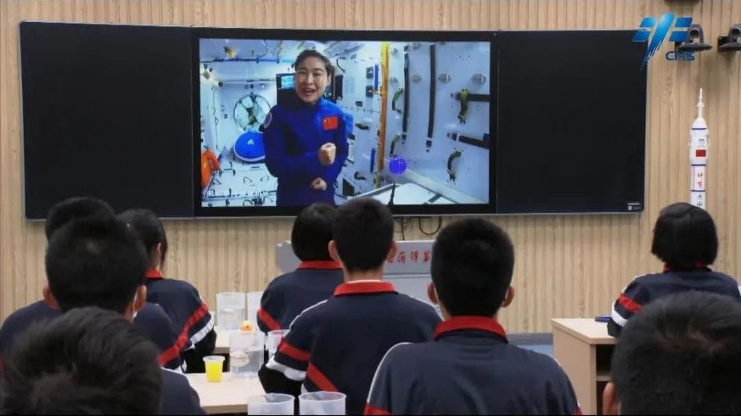 Liu Yang leading a lesson from the Tiangong Space Station. ©China Manned Space Agency