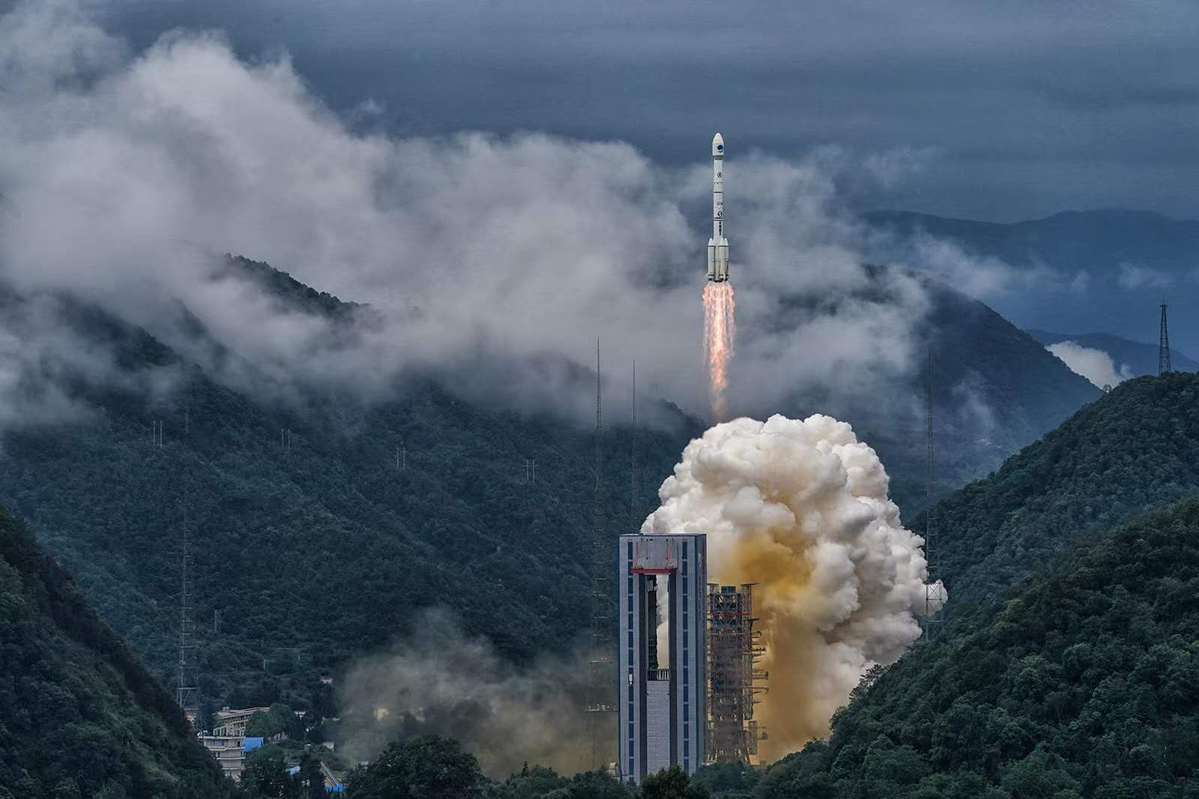 A Long March 3B lifting off from the Xichang Satellite Launch Center. ©Yin Gang/China Daily