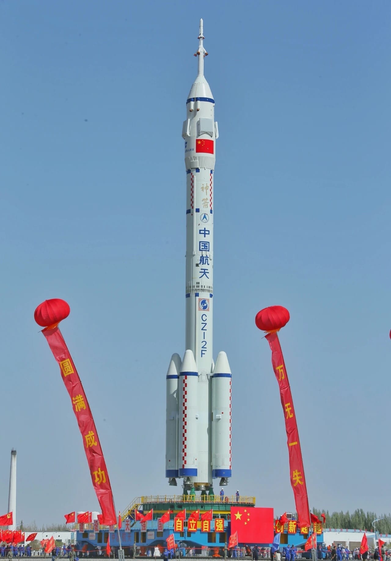 The Long March 2F/G vehicle for the Shenzhou 18 mission during rollout to its launchpad. ©China Manned Space Agency