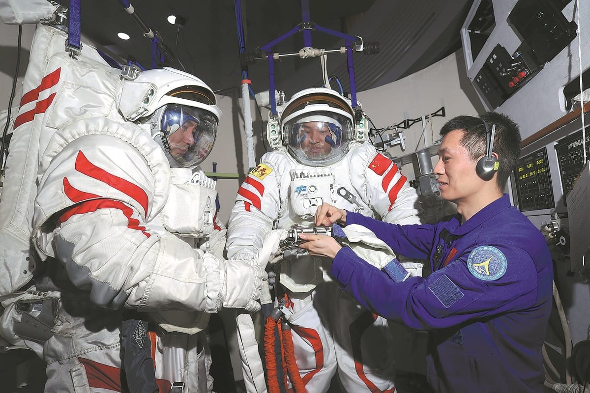 Ye Guangfu (left), Li Guangsu (center), and Li Cong (right) conducting extravehicular activity training. ©China Manned Space Agency