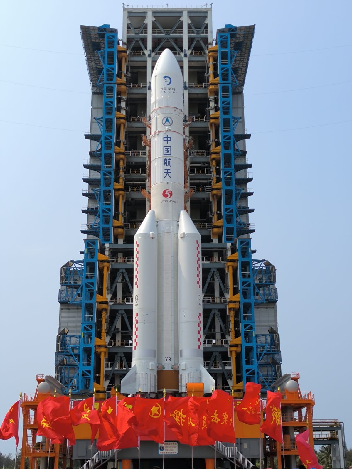 The Long March 5 at LC-101 ahead of the Chang'e 6 mission.
